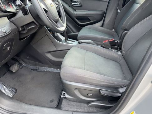 Used 2019 Chevrolet Trax LS image 12