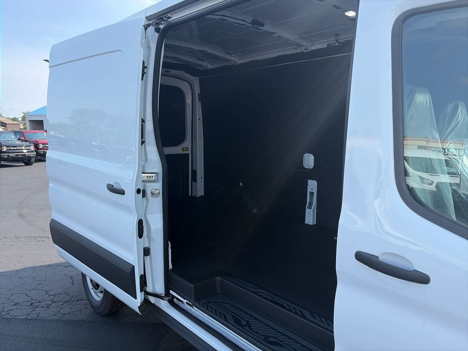 New 2026 Ford Transit 250 148 Medium Roof w/ Load Area Protection Package RWD image 13