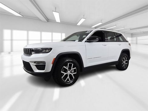 Used 2024 Jeep Grand Cherokee Limited image 2