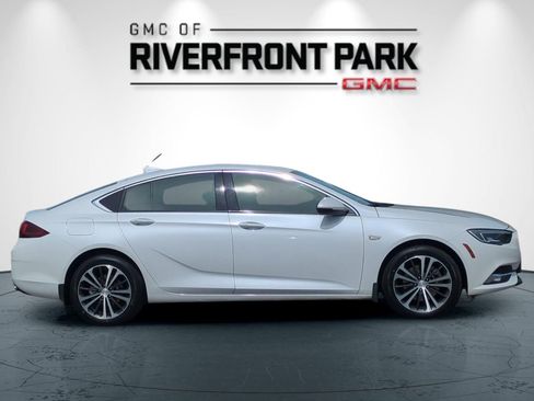Used 2019 Buick Regal Preferred w/ Driver Confidence Package I AWD/4WD image 2