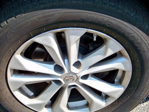 Used 2014 Nissan Rogue SV w/ SV Premium Package image 22