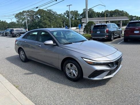 Certified 2026 Hyundai Elantra SE FWD image 7