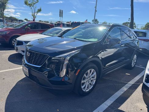 Used 2023 Cadillac XT4 Luxury w/ Cold Weather Package AWD/4WD image 7