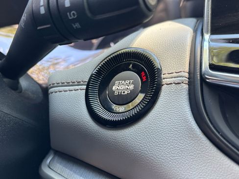 Used 2025 Jeep Compass Limited image 23