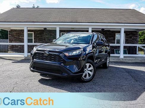 Used 2019 Toyota RAV4 LE image 1
