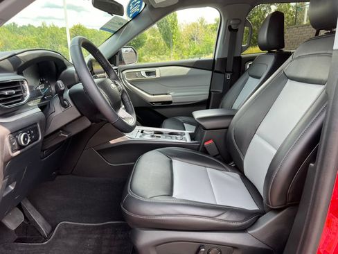 Certified 2023 Ford Explorer XLT w/ Equipment Group 202A AWD/4WD image 3