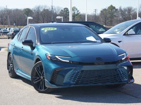 Used 2025 Toyota Camry XSE image 7