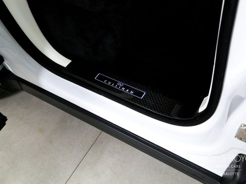 Certified 2023 Rolls-Royce Cullinan Black Badge w/ Driver's Package AWD/4WD image 35
