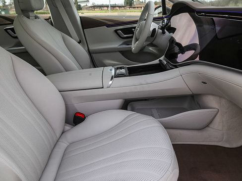 New 2024 Mercedes-Benz EQE 500 4MATIC Sedan image 14