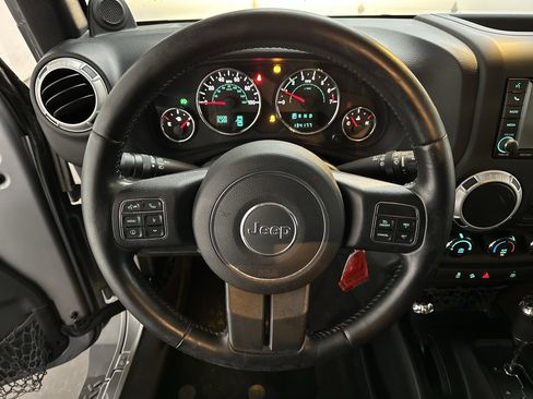 Used 2014 Jeep Wrangler Unlimited Sahara w/ Connectivity Group AWD/4WD image 24