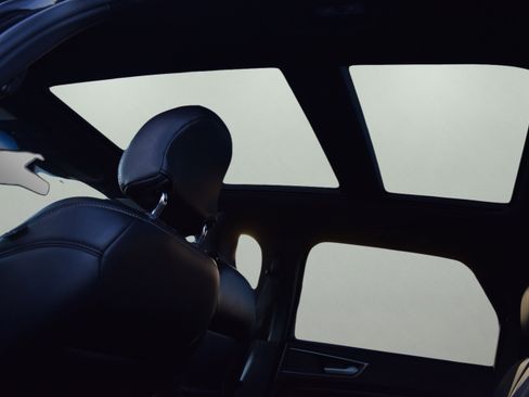 Certified 2019 Ford Edge ST w/ Equipment Group 401A image 8