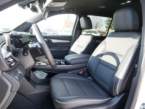 Used 2025 Buick Enclave Preferred image 33