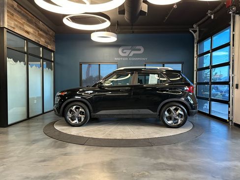 Used 2021 Hyundai Venue SEL w/ Cargo Package FWD image 6