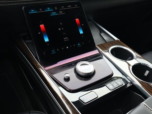 Certified 2025 Cadillac Escalade ESV Luxury image 32