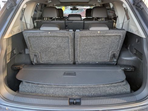 Used 2021 Volkswagen Tiguan SEL FWD image 7