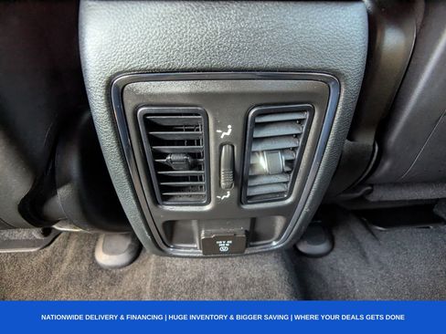 Used 2022 Jeep Grand Cherokee Laredo X image 18