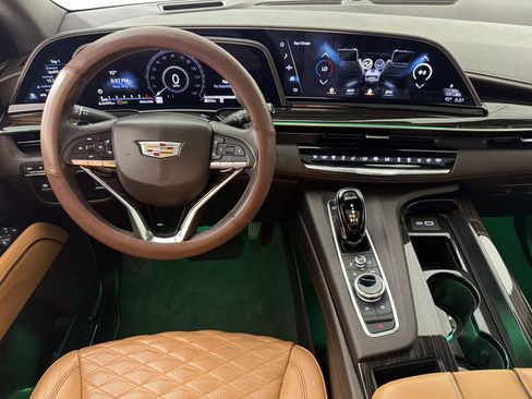 Used 2023 Cadillac Escalade Premium Luxury AWD/4WD image 30