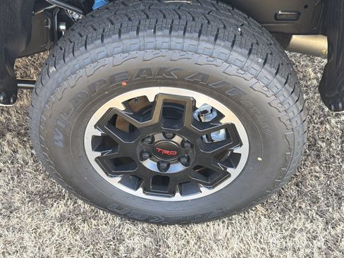 New 2025 Toyota Tacoma TRD Off-Road AWD/4WD image 28