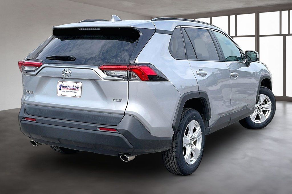 Used 2019 Toyota RAV4 XLE FWD image 6