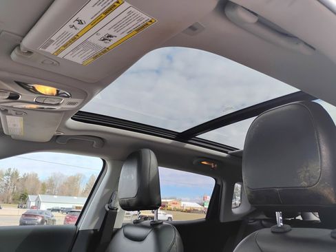 Used 2018 Jeep Compass Latitude w/ Popular Equipment Group image 9