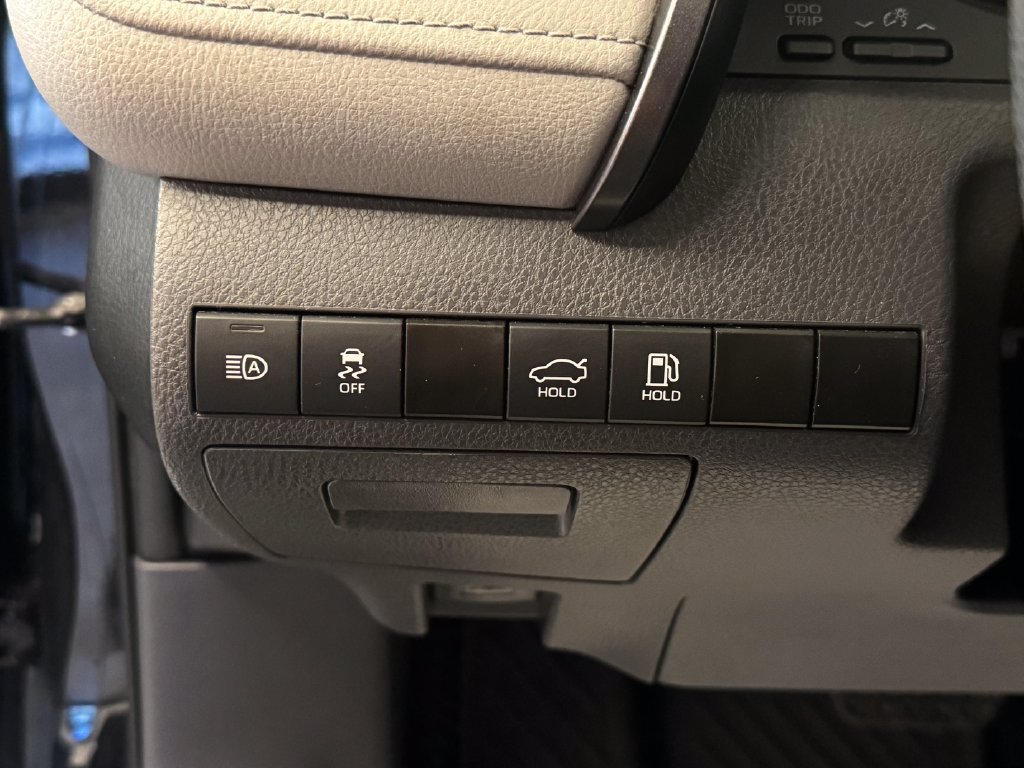 Used 2023 Toyota Camry LE AWD/4WD image 18
