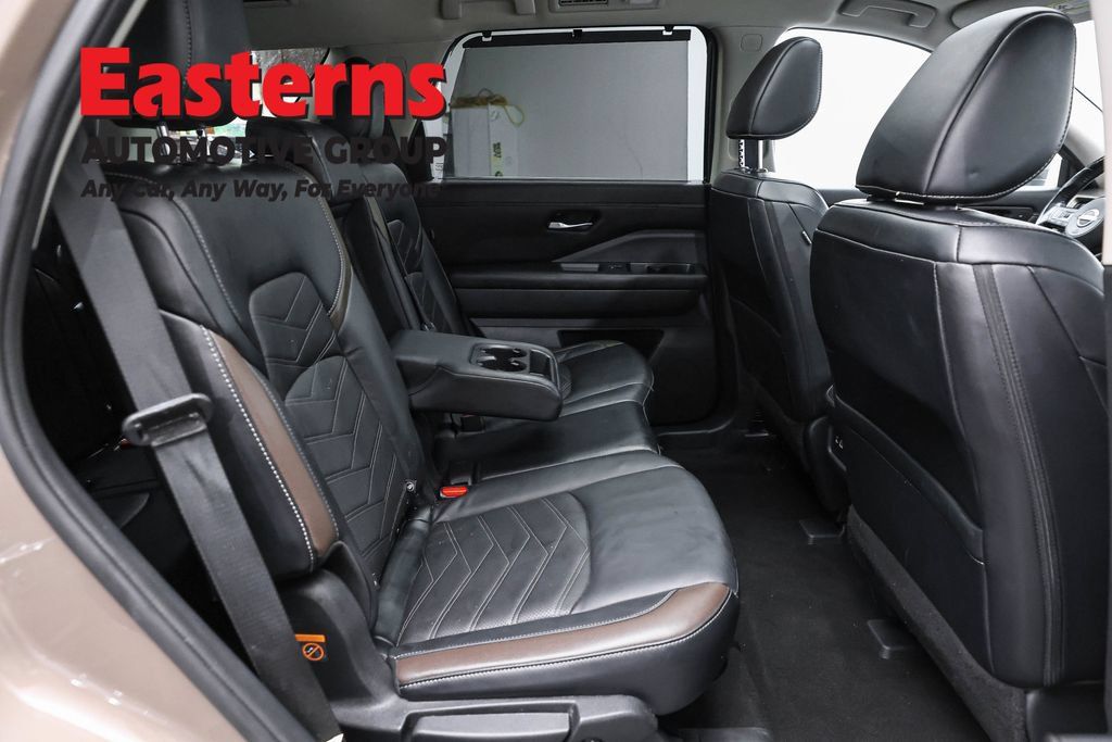 Used 2023 Nissan Pathfinder Platinum w/ Cargo Package AWD/4WD image 27