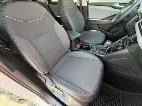 Certified 2023 Volkswagen Taos SE w/ Panoramic Sunroof Package FWD image 22