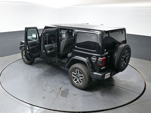 Used 2025 Jeep Wrangler Unlimited Sahara AWD/4WD image 57