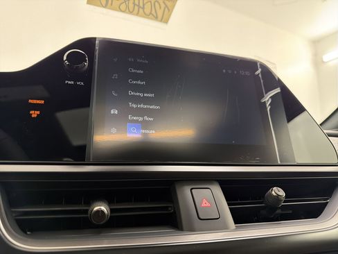 New 2026 Lexus UX 300h FWD image 22