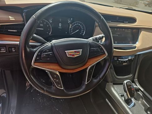 Used 2018 Cadillac XT5 Platinum w/ Driver Assist Package AWD/4WD image 13