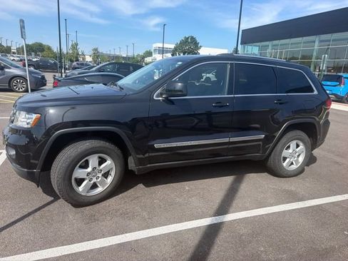 Used 2012 Jeep Grand Cherokee Laredo w/ Laredo E Group AWD/4WD image 3