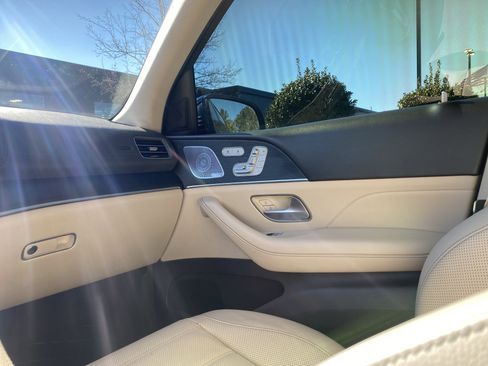 Used 2020 Mercedes-Benz GLS 580 4MATIC image 32