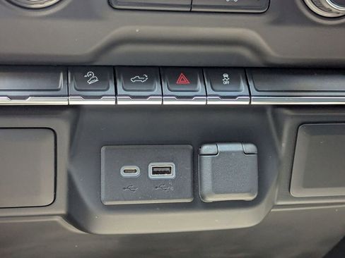 Used 2021 Chevrolet Silverado 1500 Custom Trail Boss AWD/4WD image 19
