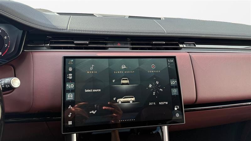 Used 2024 Land Rover Range Rover SE AWD/4WD image 20