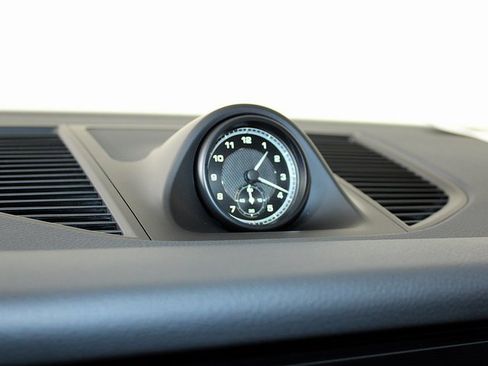 Used 2025 Porsche Macan image 15