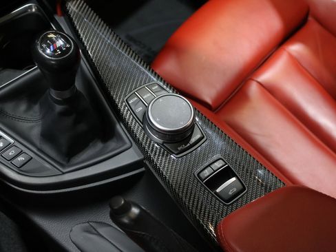 Used 2019 BMW M4 Convertible w/ Executive Package image 33