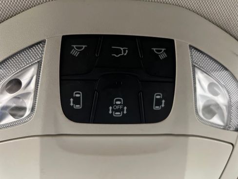 Used 2021 Chrysler Pacifica Touring-L FWD image 75