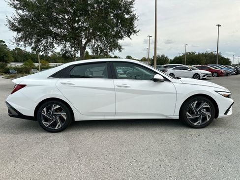 New 2025 Hyundai Elantra Limited image 2