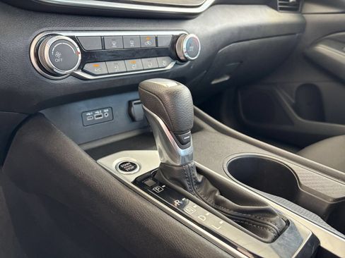 Used 2025 Nissan Altima 2.5 SV FWD image 41