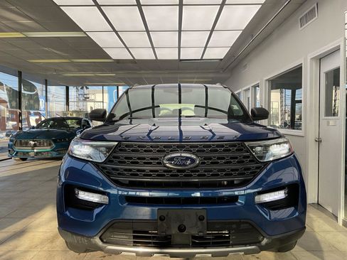 Used 2021 Ford Explorer XLT w/ Equipment Group 202A image 2