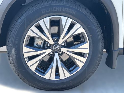 Used 2023 Nissan Rogue SV FWD image 13