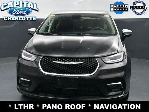 Used 2023 Chrysler Pacifica Limited FWD image 3