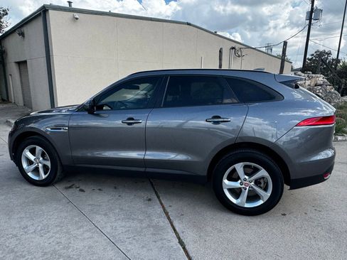 Used 2018 Jaguar F-PACE Premium image 3