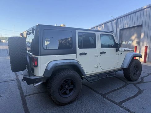 Used 2011 Jeep Wrangler Unlimited Rubicon w/ Connectivity Group AWD/4WD image 4