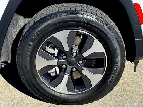 Used 2022 Jeep Grand Cherokee Limited 4xe image 32