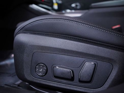 New 2026 BMW 330i Sedan w/ M Sport Package image 12