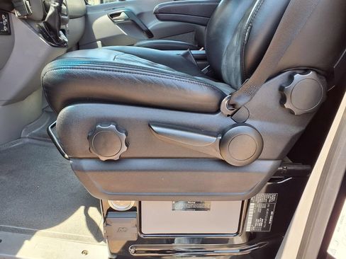 Used 2018 Mercedes-Benz Sprinter 2500 image 15
