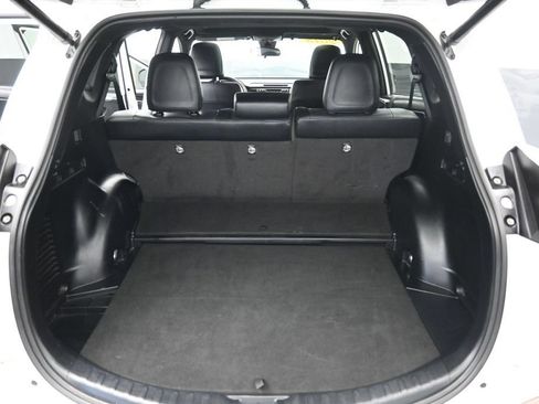 Used 2018 Toyota RAV4 SE AWD/4WD image 28