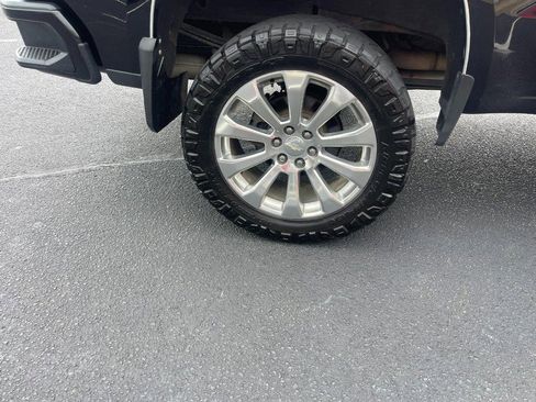 Used 2019 Chevrolet Silverado 1500 High Country image 9