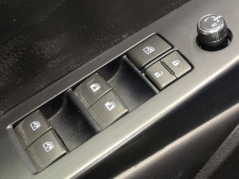 Used 2019 Toyota Highlander LE image 27